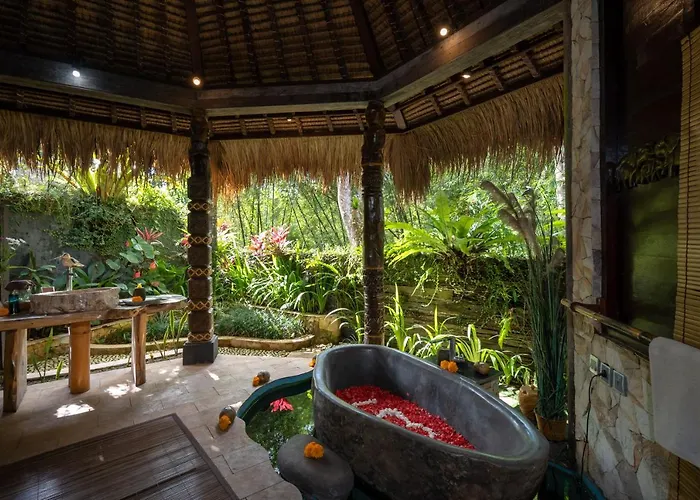 Kupu Kupu Private Villa *