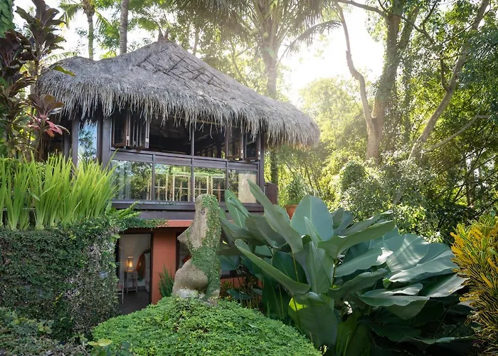 Kupu Kupu Private Villa *